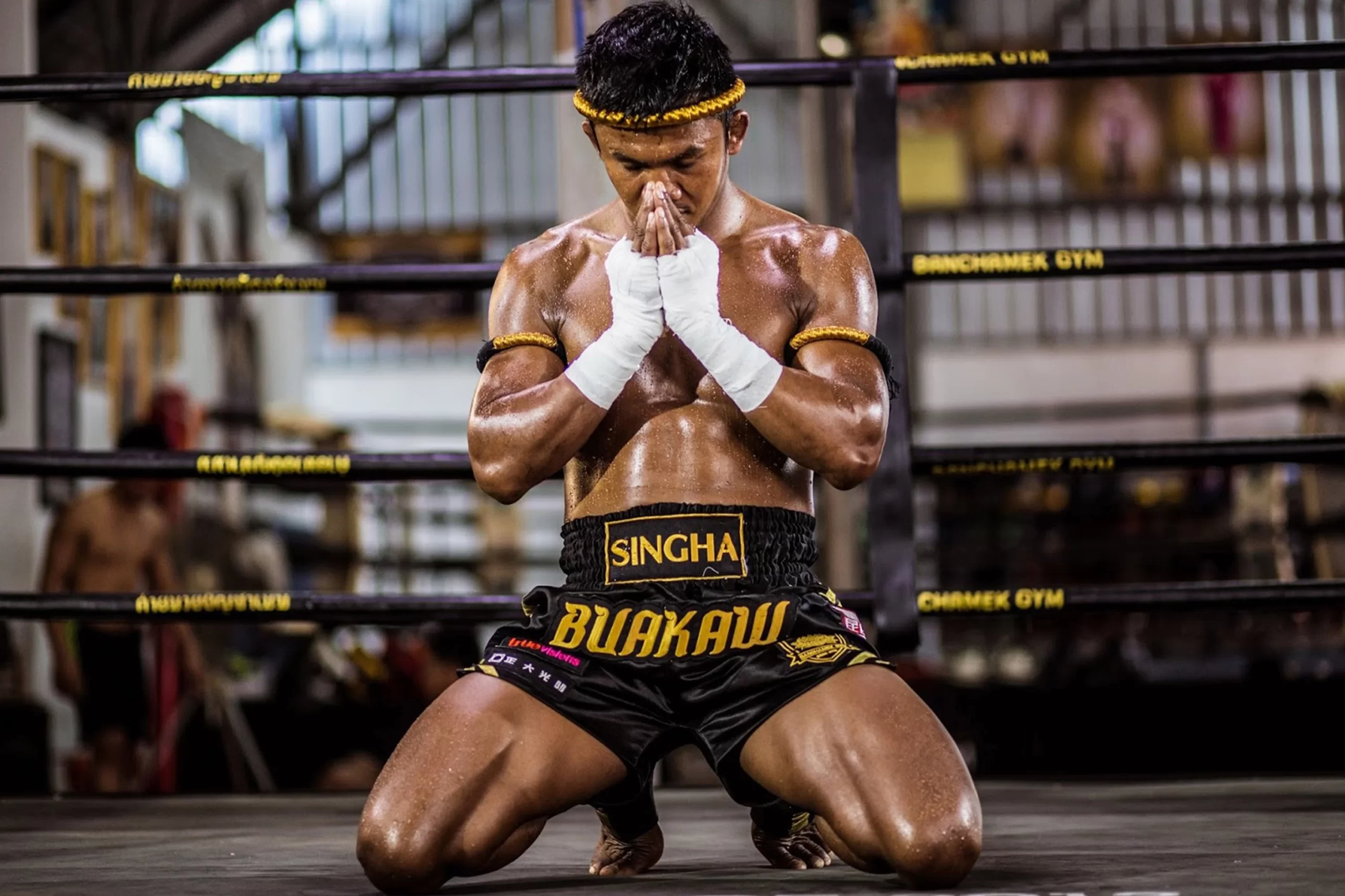 wai kru - an ancient ceremony for muay thai thailand - maximum fitness phuket