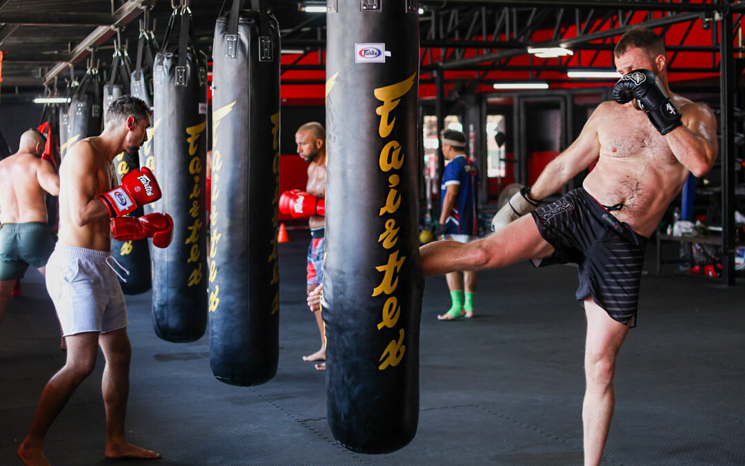 Muay thai training in Thailand for beginners - a guide by maximum fitness phuket thailand - muay thai training camp phuket